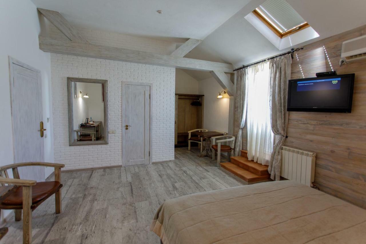 Zdybanka Hotel Sumî Exterior foto
